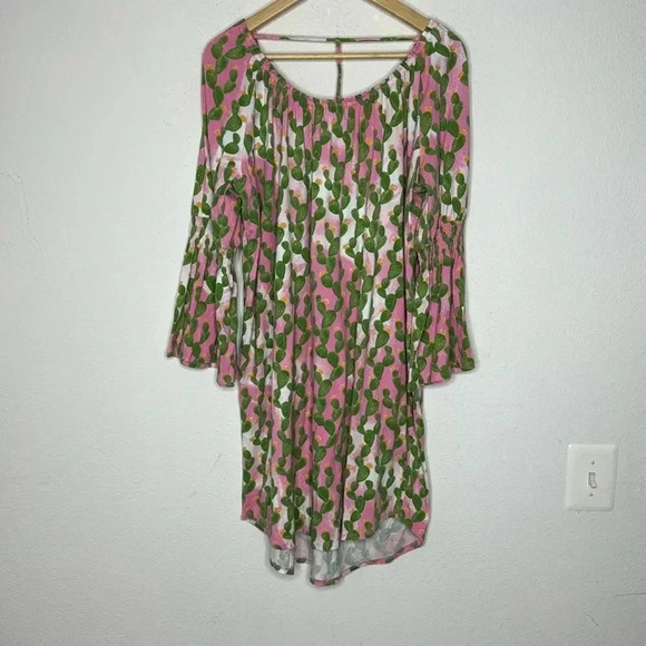 Crown & Ivy pink/green 3/4 bell sleeves size large - Picture 2 of 7